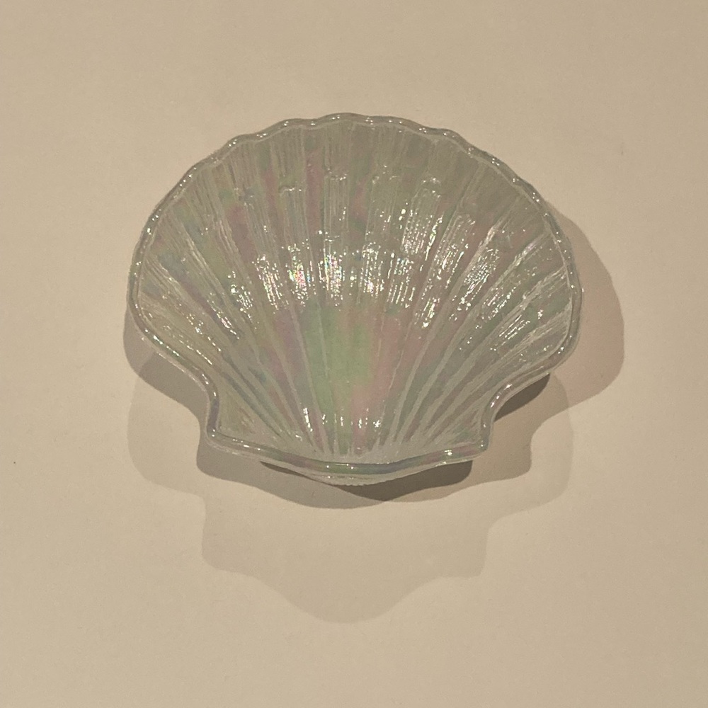 Iridescent Shell-Shaped Decorative Bowl